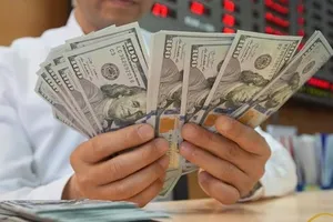 Giá USD tiếp tục dậy sóng, nhảy lên mức 23.467 đồng/USD