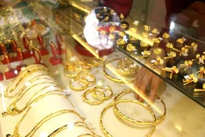 Giá vàng 'rủ nhau' lập đỉnh mới, hơn 40 triệu đồng/lượng