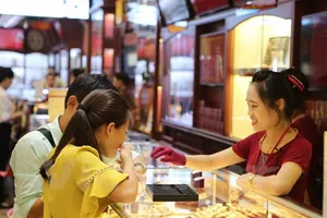 Giá vàng trong nước bật tăng nửa triệu đồng/lượng