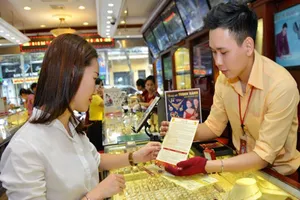 Giá vàng đột ngột lao dốc thẳng đứng