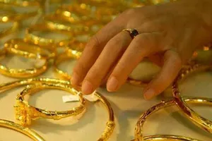 Vàng 'bốc hơi' nửa triệu đồng mỗi lượng