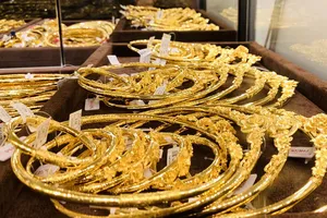 Giá vàng đang rơi xuống đáy