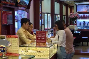 Giá vàng, đô la diễn biến trái chiều