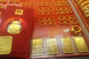Mất gần 3 triệu đồng/lượng, giá vàng dò đáy đến bao giờ?
