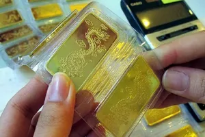 Giá vàng tiếp tục nổi sóng, vọt lên 42,53 triệu đồng/lượng 
