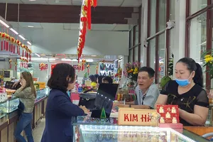 Giá vàng bốc hơi 1 triệu đồng/lượng, nhiều người lỗ đậm