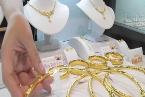 Giá vàng đột ngột 'bốc đầu' tăng mạnh trở lại