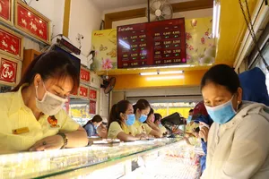 Giá vàng thế giới tăng chóng mặt