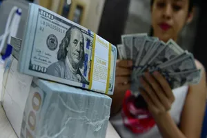 Giá đôla Mỹ bất ngờ lao dốc sau động thái mới của ngân hàng