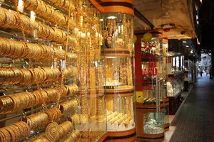 Vì sao vàng nhẫn 9999 có giá thấp hơn vàng miếng?