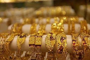 Giá vàng thế giới lại tiếp tục biến động