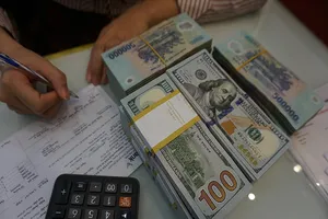 Giá USD chợ đen bất ngờ giảm mạnh