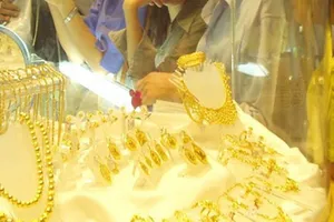 Diễn biễn bất thường giữa vàng nhẫn và vàng miếng