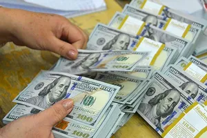 Giá USD tuột dốc không phanh