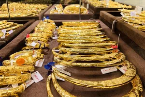 Giá vàng trong nước có nơi tăng sốc gần 1 triệu đồng/lượng