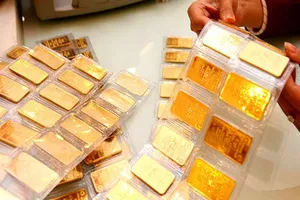 Giá vàng miếng SJC bất ngờ quay đầu lao dốc nhanh