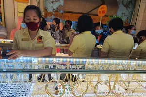 Giá vàng SJC lình xình, nhà đầu tư tiếp tục 'xa bờ'