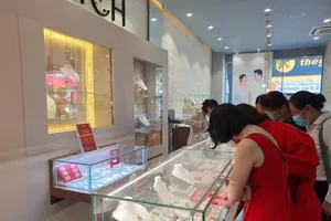 Giá vàng miếng SJC đắt hơn thế giới ở mức kỷ lục