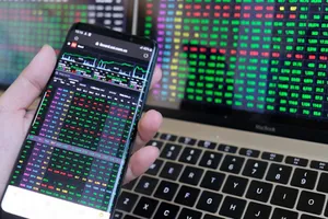 Chứng khoán: Người bán tháo, kẻ chầu chực bơm tiền