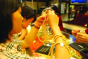 Giá vàng trong nước và thế giới rủ nhau tăng 