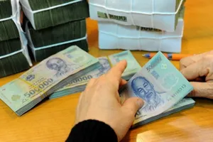 Tranh cãi về đề xuất đánh thuế lãi suất tiền gửi tiết kiệm 