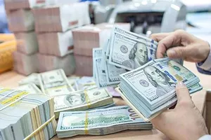 Giá đôla chợ đen lập kỷ lục mới