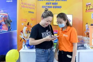 Người dân thích ứng nhanh với thanh toán không tiền mặt