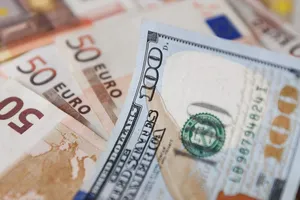 Đồng EUR lao dốc, USD 'lên hương'