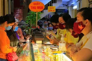 Giá vàng thế giới tăng gấp 6 lần so với vàng SJC