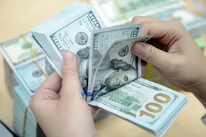 Giá USD chợ đen bất ngờ đảo chiều