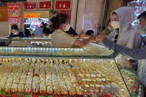 Lạ: Mỗi khách hàng chỉ được mua... 5 phân vàng nhẫn 9999