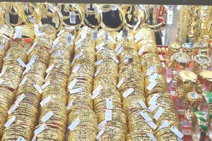 Vàng 9999 'quay xe' đắt hơn giá vàng thế giới