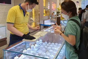 Diễn biến lạ của giá vàng trong nước 