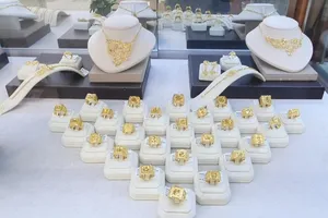 Giá vàng nhẫn 9999 'bay cao', vượt 56 triệu đồng/lượng