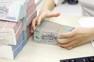 Xem xét cấm kinh doanh nếu ép người vay tiền mua bảo hiểm