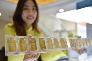 Giá vàng SJC vượt 142 triệu đồng, nhà đầu tư đổ xô sang 'săn' bạc
