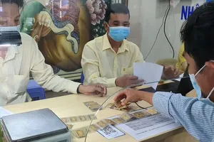 Chênh lệch mua bán vàng miếng SJC bất thường, có nơi lên tới gần 4 triệu 