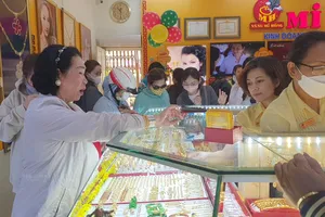 Vàng miếng, vàng nhẫn rủ nhau giảm
