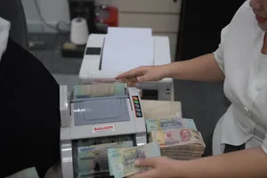 Có ngân hàng 'đi đêm' lãi suất tiết kiệm, cao gấp đôi so với niêm yết