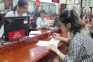 Ngày đầu bán vàng miếng SJC, giá rớt 10 triệu đồng/lượng, sức mua khá