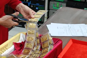 Vàng miếng SJC đóng băng, vàng nhẫn 9999 tăng phi mã 