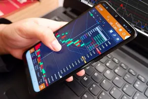 Lãnh đạo ngân hàng nào mạnh tay chi tiền để tăng tỉ lệ sở hữu cổ phiếu?