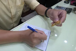 Giá vàng trong nước tăng vọt gần 5 triệu đồng, vượt xa kỷ lục cũ