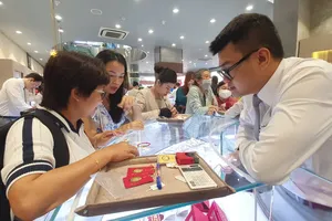 Đánh thuế 0,1% trên giao dịch vàng miếng có đủ sức 'chặn' đầu cơ?