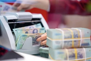 Lãi suất đảo chiều đi lên: Người vay tiền 'nín thở'