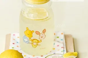 Vì sao nên uống nước chanh ấm mỗi sáng?