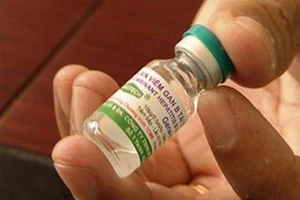 Bị viêm gan có nên uống thuốc đông và tây y cùng lúc?