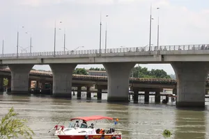 Phát hiện thi thể trôi sông cùng lá thư viết về gia đình