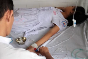 9 học sinh một lớp nhập viện sau khi tiêm Sởi - Rubella