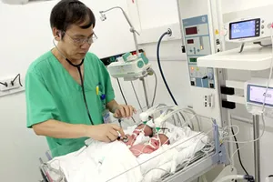 Một ca sinh 4 em bé, 3 trai 1 gái